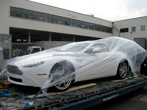 AstonMartin_Vantage_07.jpg