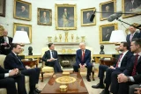Ông Trump khoe đồ trang trí bằng vàng ở Nhà Trắng