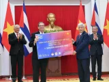 Việt Nam trao tặng Cuba 385 tỷ đồng