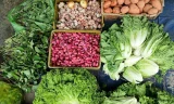Giá rau củ leo thang sau bão Kalmaegi