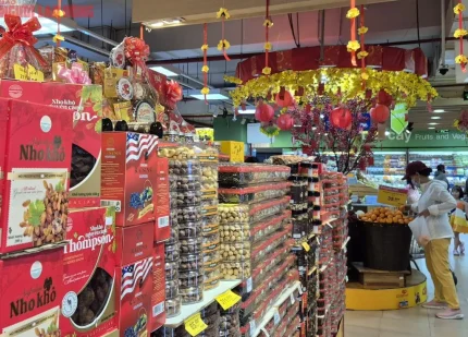 Nhiều loại hạt Mỹ tại khu hàng hóa Tết