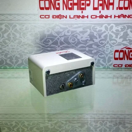 Mặt trên của công tắc áp suất Danfoss KP1 060-110191