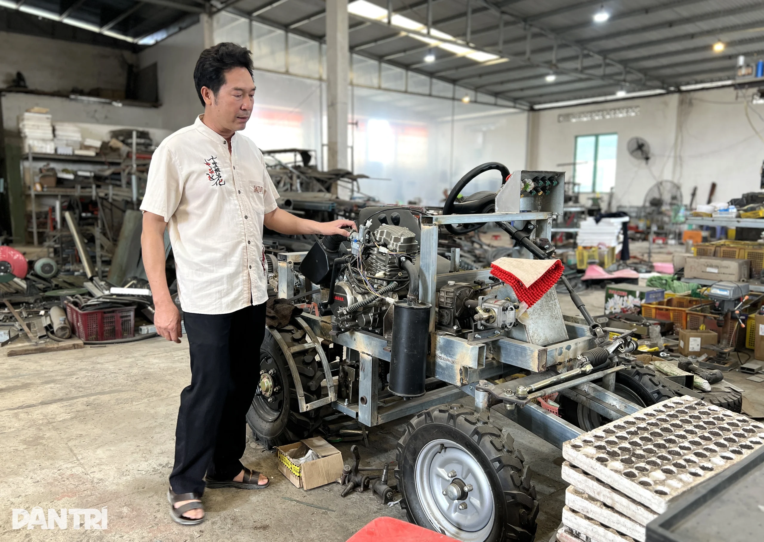 Chưa học hết lớp 8, lão nông ở Lâm Đồng xuất khẩu máy nông nghiệp