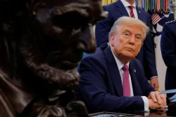 Ông Trump ký sắc lệnh miễn thuế cho một số hàng hóa