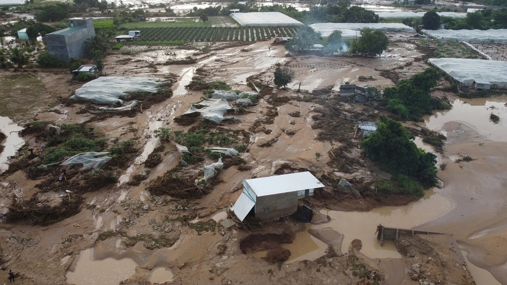 Bờ bao hai hồ vỡ 85 m đã gây lũ quét ở Lâm Đồng
