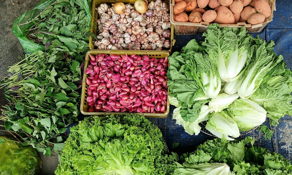 Giá rau củ leo thang sau bão Kalmaegi