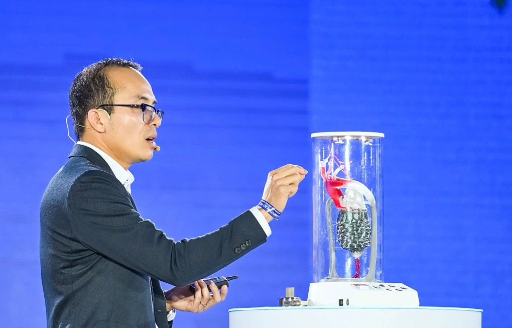 Nhà khoa học Việt kể chuyện chế tạo tim gắn ngoài cơ thể người