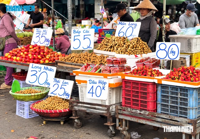 Xuất khẩu tăng tốc, vì sao giá rau quả giảm mạnh?
